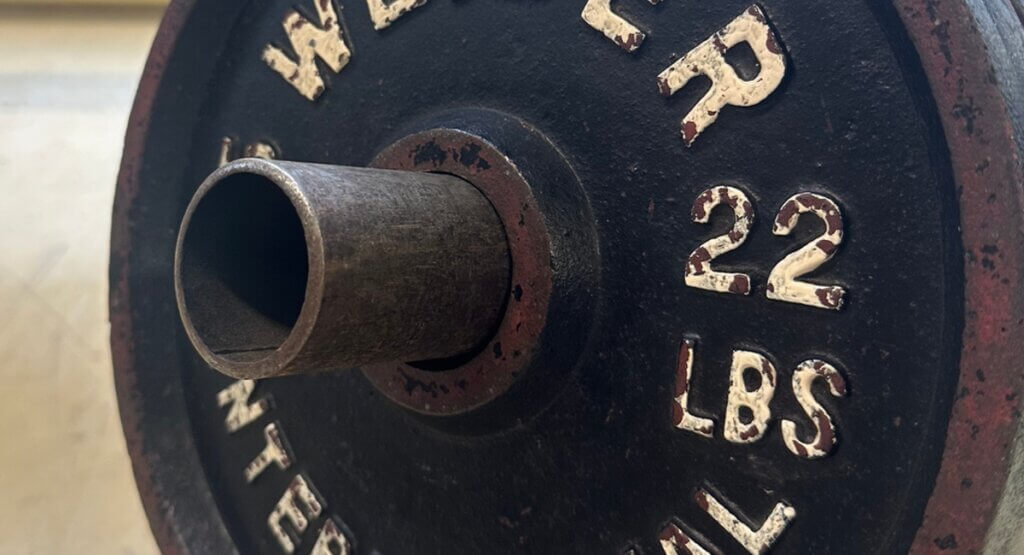 Poids dans une salle de fitness