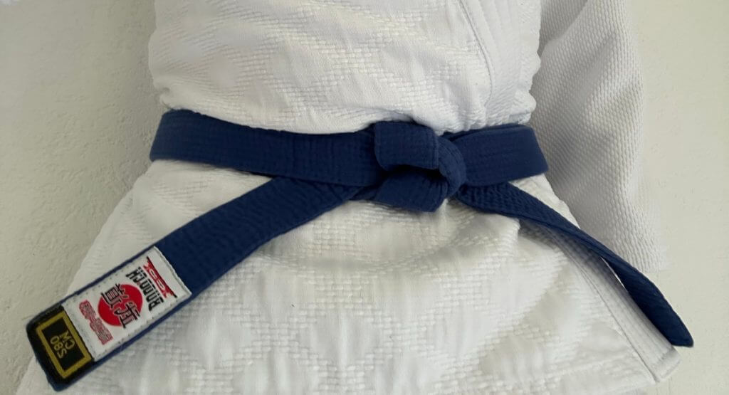 Photo d'une ceinture bleue de judo en Suisse